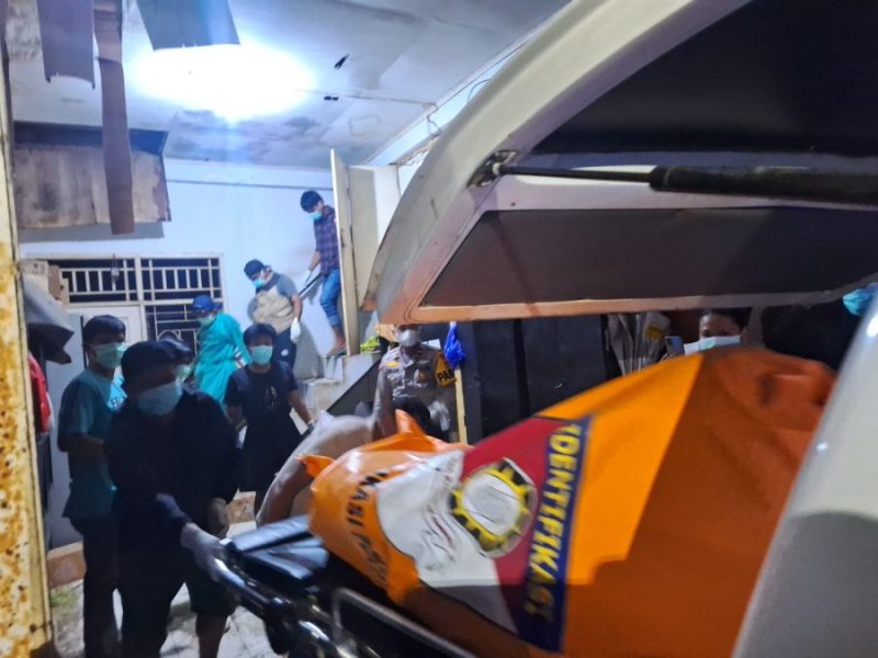 Warga Perumahan Cakalang Mas, Kelurahan Surutanga, Kecamatan Wara Timur, Kota Palopo digegerkan dengan penemuan mayat
