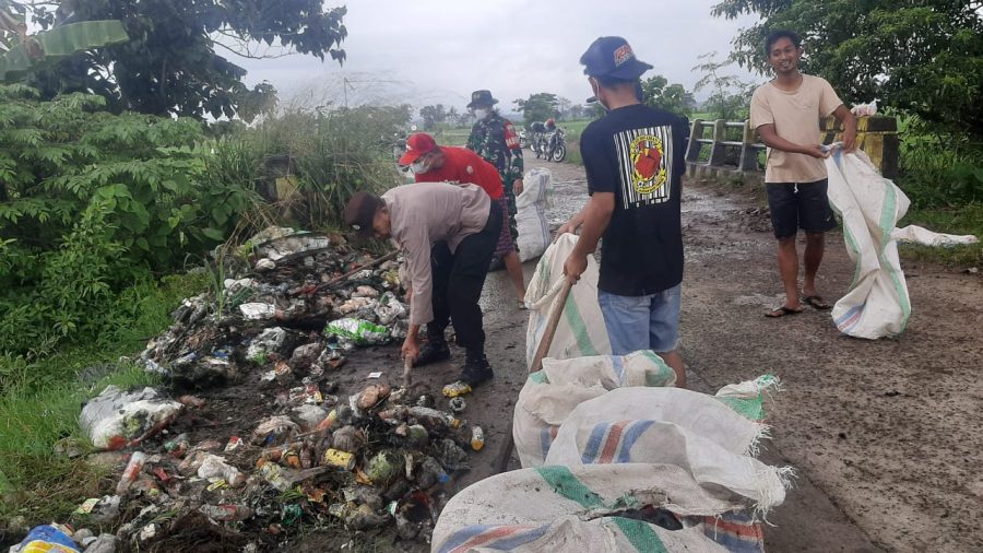 Sinergi TNI-Polri di Sidrap, Kerja Bakti Bersama Demi Lingkungan Bersih