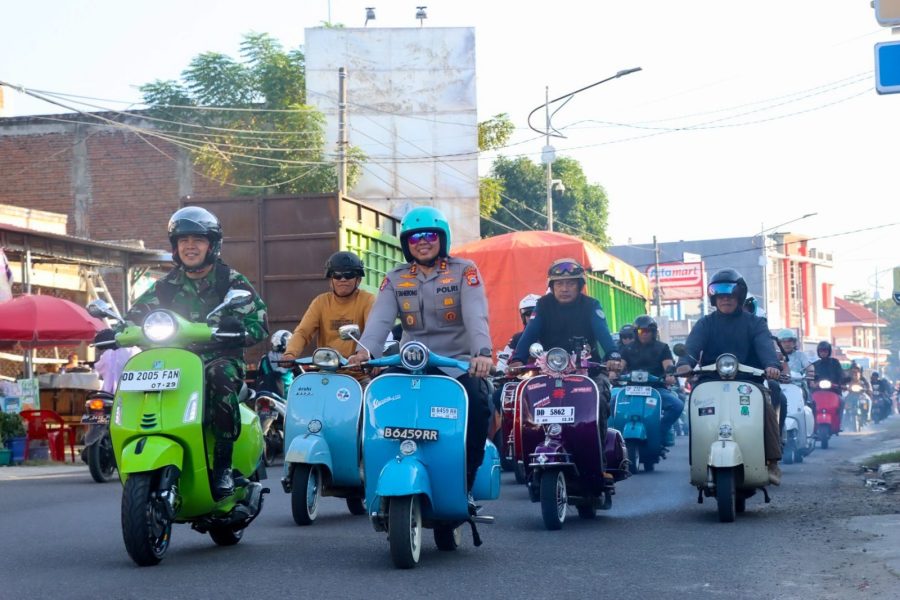 Kapolres dan Dandim Sidrap Lepas Pawai Vespa Sinergisitas Kemerdekaan Kabupaten Sidrap Dalam Rangka HUT KE-79 RI