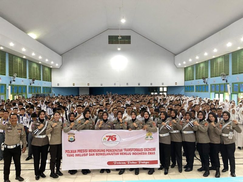 Polwan Polres Palopo Penyuluhan dan Edukasi Tentang Lalu Lintas, Stop Bullying dan Bahaya Penyalahgunaan Narkoba Kepada Para Siswa