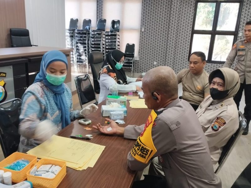 Ternyata ini tujuan Dokter Kesehatan Polres Soppeng lakukan Pemeriksaan Kesehatan personil
