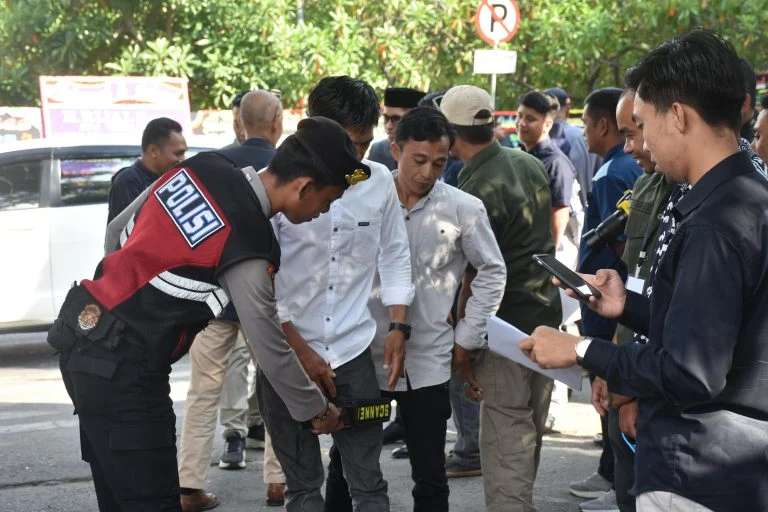 Ratusan Aparat Gabungan Kawal Pelantikan Anggota DPRD Bulukumba