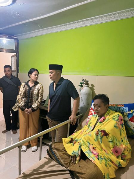 Wujud Empati, Kapolres Sidrap Bersama Ketua Bhayangkari Kunjungi Anggota yang Terbaring Sakit