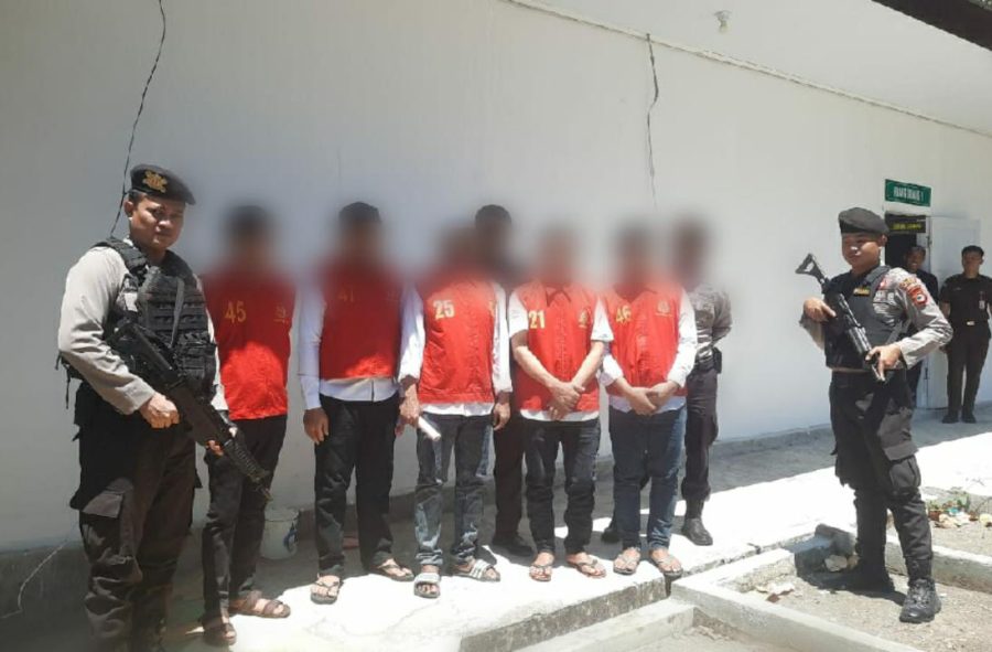 Tahanan Sidang Di Pengadilan Negeri, Sat Samapta Polres Soppeng Lakukan Pengamanan dan Pengawalan