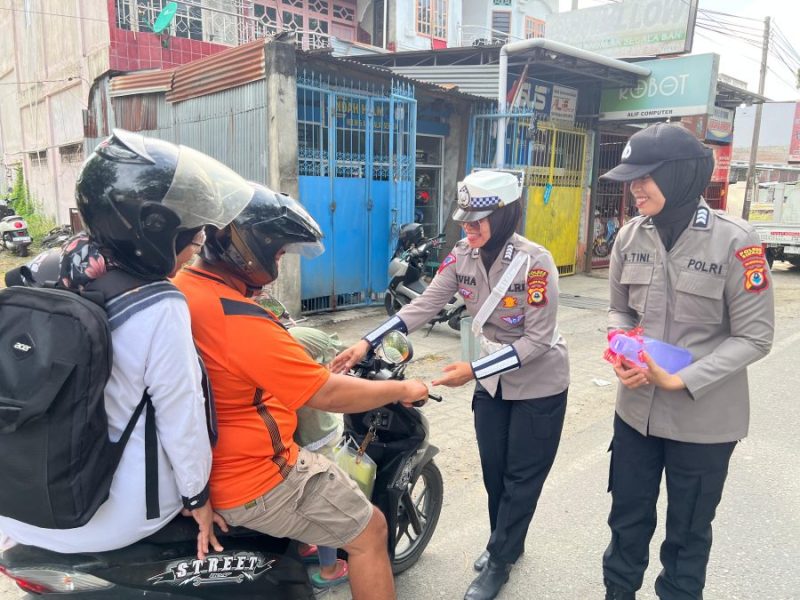 HUT Polwan Ke-76: Polres Sidrap Ajak Pengendara Peduli Lingkungan dengan Tumbler