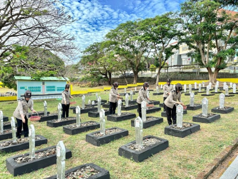 Polwan Polres Soppeng Laksanakan Ziarah Rombongan, Peringati HUT Polwan ke-76