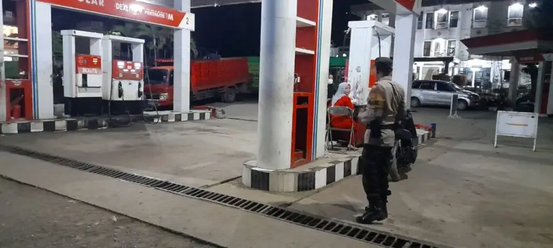 Jaga Sitkamtibmas Agar Tetap Kondusif, Personil Polsek Anggeraja Laksanakan Patroli Blue Light