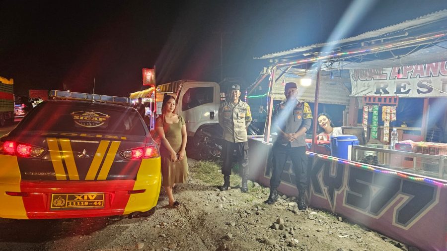 Polres Sidrap Bersama Jajaran Polsek Hadirkan Rasa Aman dengan Blue Light Patrol