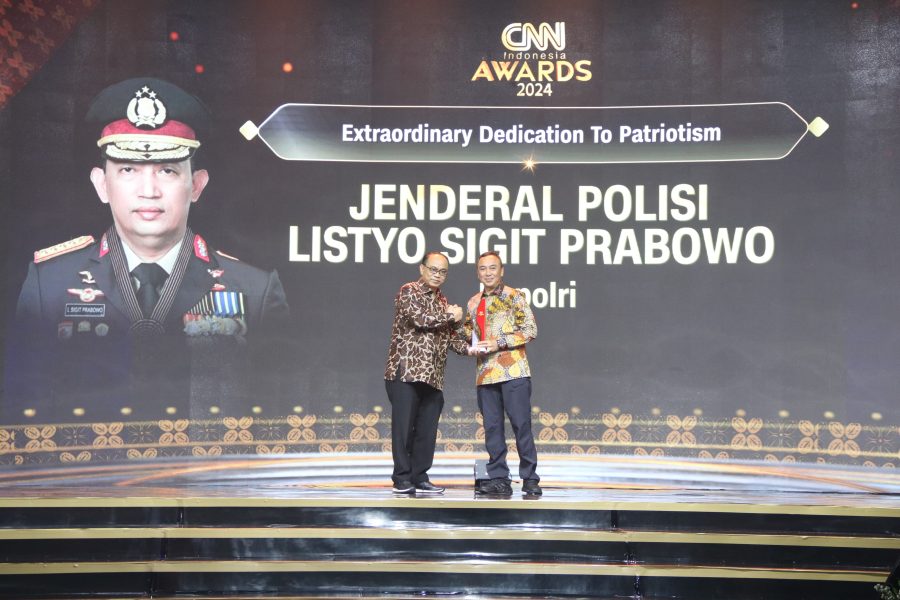 Kapolri Raih Penghargaan Extraordinary Dedication of Patriotism.