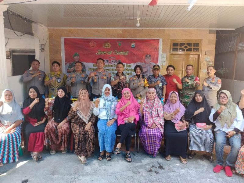 Tim Jumat Curhat Polda Sulsel Disambut Meriah Warga Kecamatan Ujung Tanah