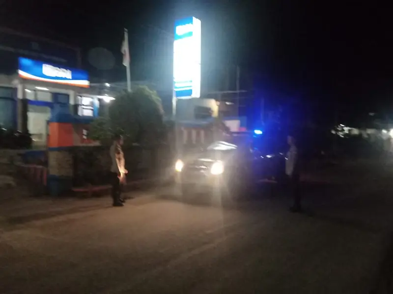 Polsek Baraka Polres Enrekang Rutin Lakukan Patroli Blue Light Untuk Mencegah Tindak Pidana Malam Hari
