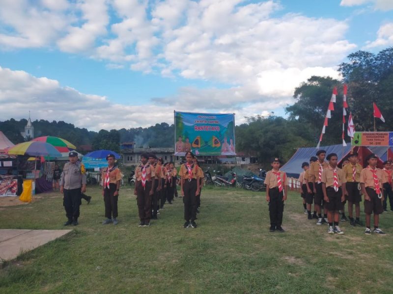 Bhabinkamtibmas Polres Tator Lakukan Pendampingan Dan Beri Penyuluhan Kamtibmas Giat Kemah Bakti