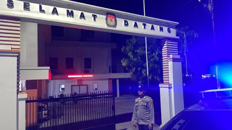 Pantau Obyek Vital Pemilu, Polsek Enrekang Kunjungi Kantor KPU Enrekang dan Industri Jasa Keuangan di wilayah Enrekang