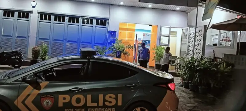 Patroli Malam! Polsek Enrekang Pantau Situasi Kamtibmas Wilayah Enrekang dengan Patroli Dialogis Blue Light