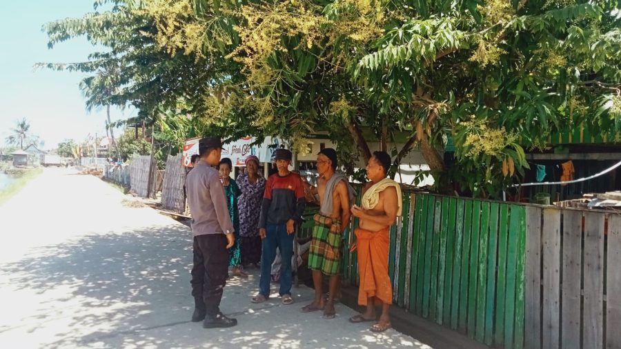 Cooling system jelang pemilukada damai 2024, Bhabinkamtibmas  melaksanakan sambang dan silaturahmi bersama warga*