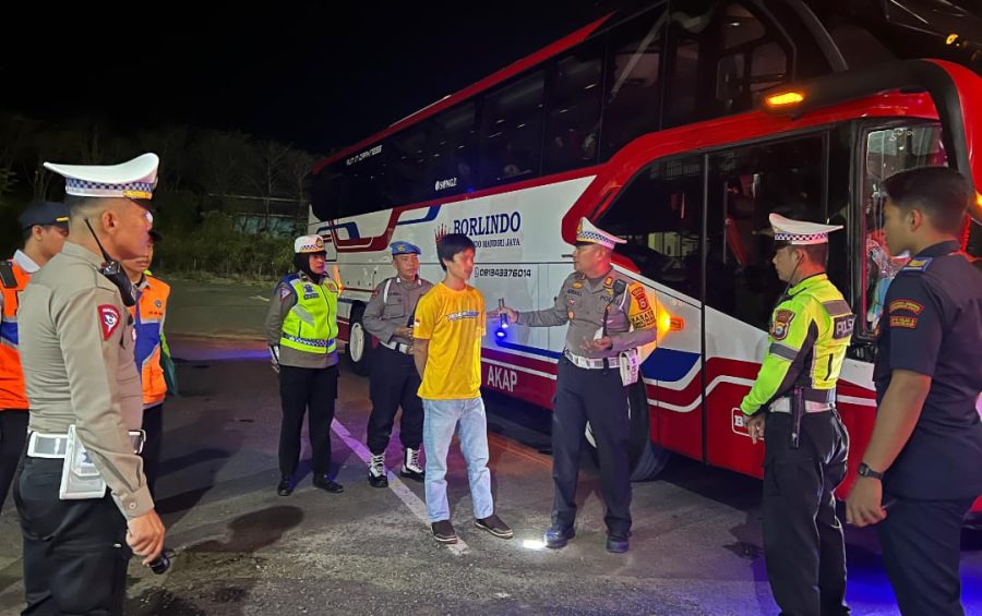 Tingkatkan Keselamatan Pengemudi dan Penumpang, Sat Lantas Polres Parepare Gelar Ramcek Gabungan