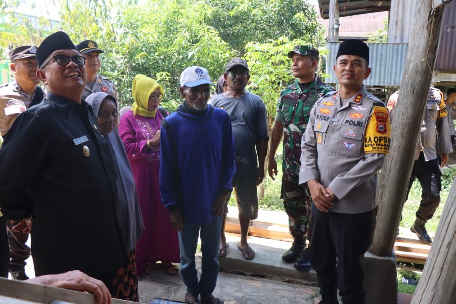 Kapolres Soppeng Tinjau Bedah Rumah Kerjasama Polres Soppeng dan Baznas Kab. Soppeng