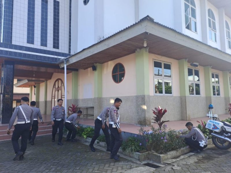 Jelang HUT Lalu Lintas Bhayangkara ke-69, Sat Lantas Polres Toraja Utara Gelar Bakti Sosial Religi
