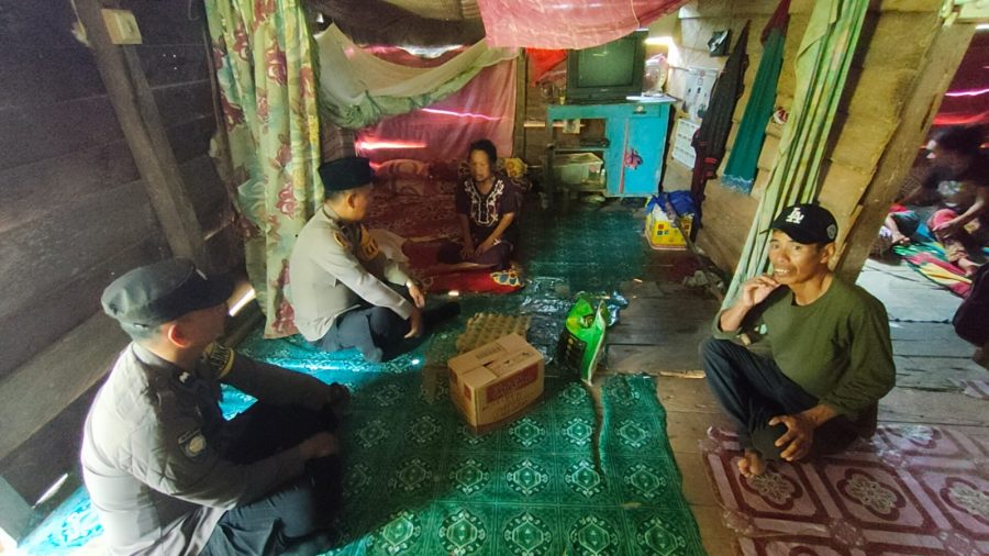 Kepedulian Tanpa Batas: Kapolsek Pitu Riase Berbagi di Tengah Masyarakat