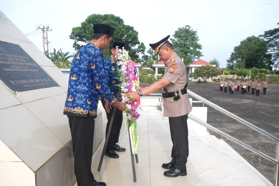 Wakapolda Sulsel Pimpin Upacara dan Tabur Bunga HUT KORPRI Ke-53 di Taman Makam Pahlawan Panaikang