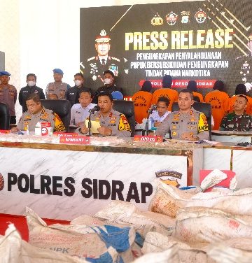 Kapolda Sulsel Pimpin Press Release Pengungkapan Kasus Narkoba dan Pupuk Bersubsidi di Polres Sidrap