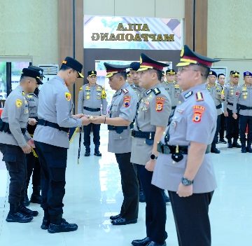 Kapolda Sulsel Pimpin Upacara Pelantikan Dirbinmas dan Serah Terima Jabatan Ka SPN Polda Sulsel