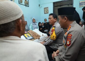 Kapolda Sulsel Kunjungi Rumah Duka Personel SPN Polda Sulsel, Berikan Penghormatan Terakhir
