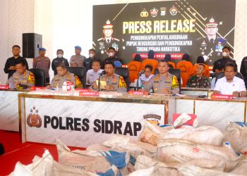 Kapolda Sulsel Pimpin Press Release Pengungkapan Kasus Narkoba dan Pupuk Bersubsidi di Polres Sidrap