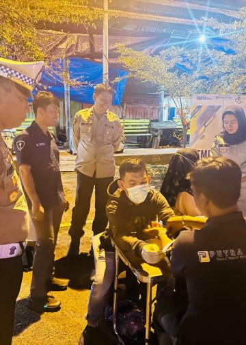 Satlantas Polres Palopo bersama Jasa Raharja Kota Palopo dan Dinas Perhubungan (Dishub) Kota Palopo menggelar Ramp Check kendaraan P.O. Bus angkutan umum serta pemeriksaan kesehatan gratis bagi sopir dan penumpang