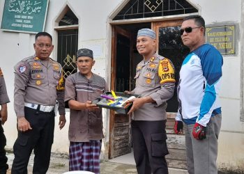Kapolres Palopo AKBP Safi’i Nafsikin bersama komunitas motor N’Max, melaksanakan cooling system di Masjid Nurul Ihsan, Lingkungan Tondok Padang, Kelurahan Sumarambu, Kecamatan Telluwanua, Kota Palopo