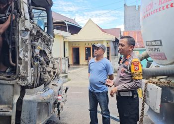 Temukan Truk yang Diperbaiki Menutupi Sebagian Badan Jalan, Ini Yang Dilakukan Kasat Lantas Polres Parepare !!!