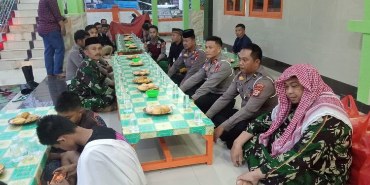 Tingkatkan Sinergitas, Polres Toraja Utara Buka Puasa Bersama TNI dan Masyarakat di Masjid Ar Rahman Arrasif