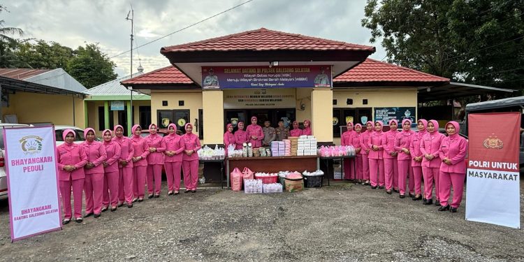Bhayangkari Peduli” Berbagi Takjil di Galesong Selatan, Wujud Kepedulian di Bulan Ramadhan