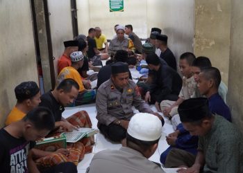 Puluhan Tahanan Polres Palopo Ngebuburit Baca Tulis Al-Qur’an