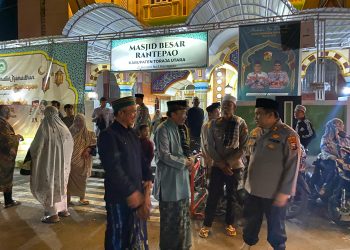 Pererat Silaturahmi dengan Masyarakat, Kapolres Toraja Utara Gelar Tarawih Keliling di Masjid Agung Rantepao