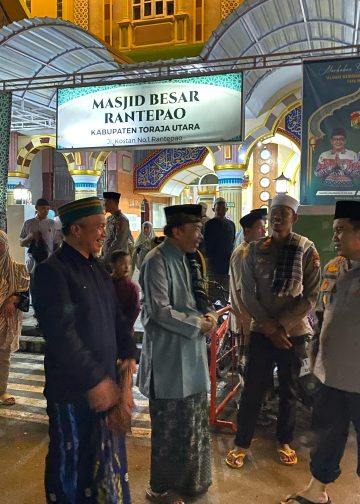 Pererat Silaturahmi dengan Masyarakat, Kapolres Toraja Utara Gelar Tarawih Keliling di Masjid Agung Rantepao