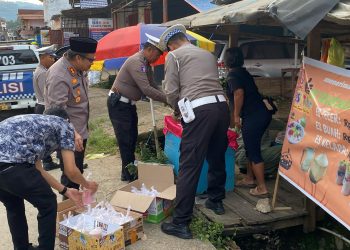 Kapolres Toraja Utara Berbagi Takjil, Wujudkan Kepedulian di Bulan Ramadhan