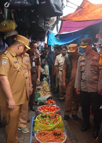 Jaga Stabilitas Harga Pangan, Wakapolres Toraja Utara Sidak Pasar Bersama Forkopimda