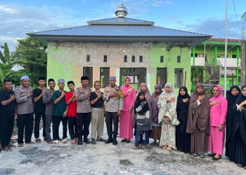 Dalam semangat berbagi di bulan Ramadan, Sat Binmas dan Sat Tahti Polres Palopo melaksanakan kegiatan pembagian takjil bagi anak-anak Panti Asuhan Al-Muhaymin
