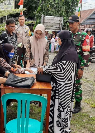 Bhabinkamtibmas dan Babinsa Bacukiki Dampingi Operasi Pasar Murah Paket Ramadhan