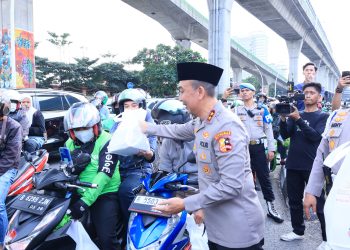 Polri dan Media Bersinergi Berbagi Takjil Serentak di Seluruh Indonesia