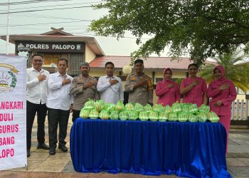Satresnarkoba Polres Palopo Gelar Giat Sosial Ramadhan Dengan Membagikan Takjil Kepada Masyarakat