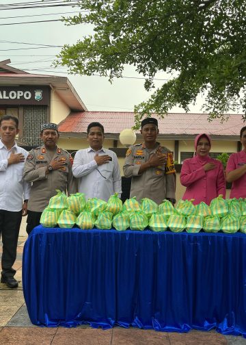 Satresnarkoba Polres Palopo Gelar Giat Sosial Ramadhan Dengan Membagikan Takjil Kepada Masyarakat