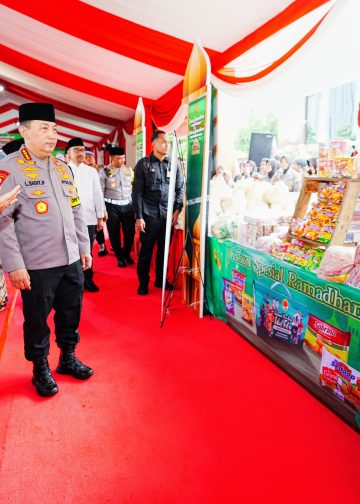 Kapolri Hadiri Bazar Ramadan Polri Presisi dan Baksos di Surabaya