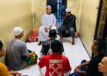 Dalam rangka meningkatkan pembinaan rohani bagi para tahanan, Polres Palopo menggelar ibadah berjamaah di ruang tahanan