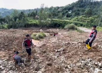 Bersama Polres Toraja Utara, K9 Polda Sulsel Temukan 2 dari 12 Jenazah Makam Yang Tertimbun Longsor Di Rindingallo