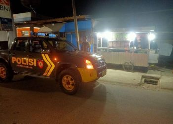 Antisipasi Gangguan Malam Hari, Polsek Baraka Polres Enrekang Lakukan Patroli Blue Light