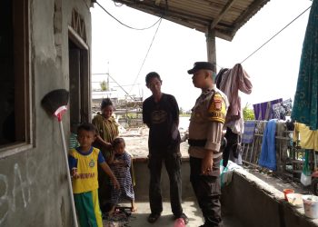 BHABINKAMTIBMAS KELURAHAN LANGNGA IMBAU WARGA PESISIR WASPADA CUACA EKSTREM