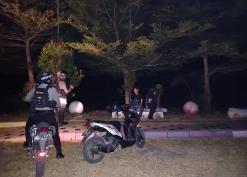 SAT SAMAPTA POLRES ENREKANG MELAKUKAN PATROLI MALAM UNTUK MENCEGAH TERJADINYA GANGGUAN KAMTIBMAS DEMI KEAMANAN MASYARAKAT