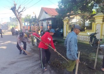 Dukung Program “Annangkasi” Bhabinkamtibmas Desa Panakkukang Bersama Pemerintah Desa dan Warga Gelar Kerja Bakti
